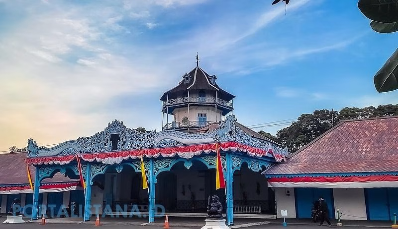  Keraton Surakarta Hadiningrat