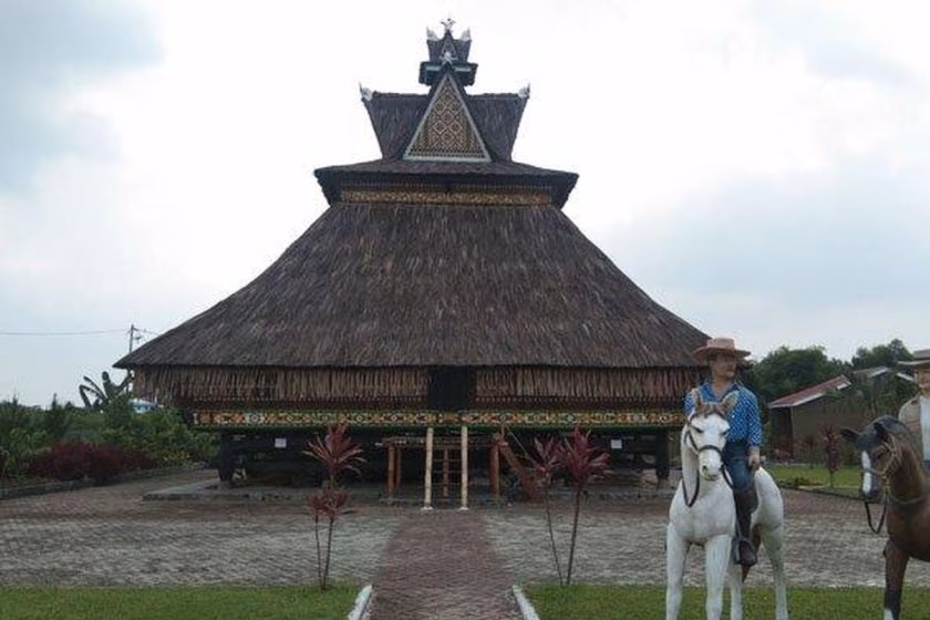 Rumah Adat Karo
