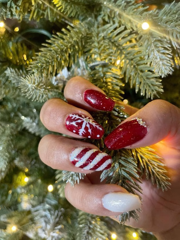 Kuku Dengan Desain Pohon Natal Mini