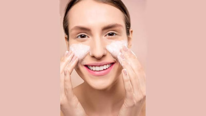 Cara Memakai Milk Cleanser untuk Kulit Sehat dan Bersih