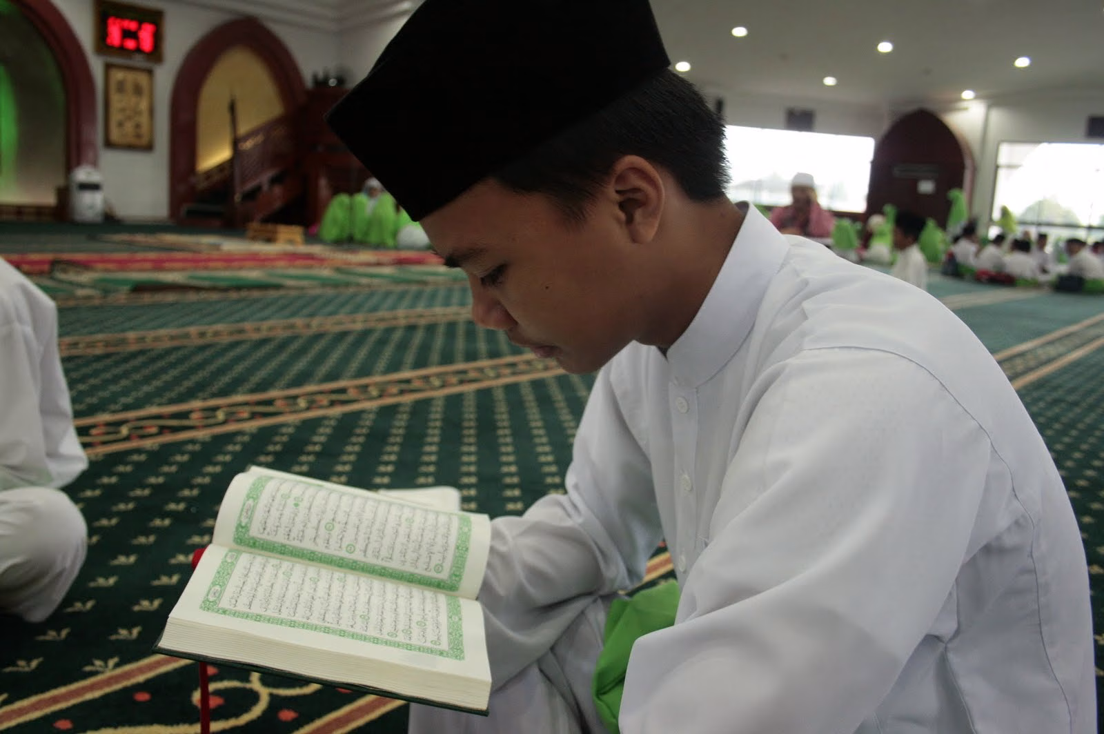 teks mahalul qiyam lengkap latin