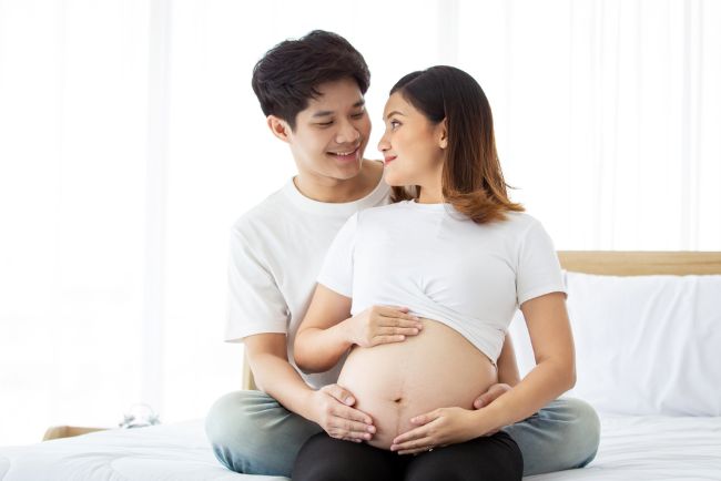 posisi berhubungan yang bagus saat hamil 9 bulan beserta gambar