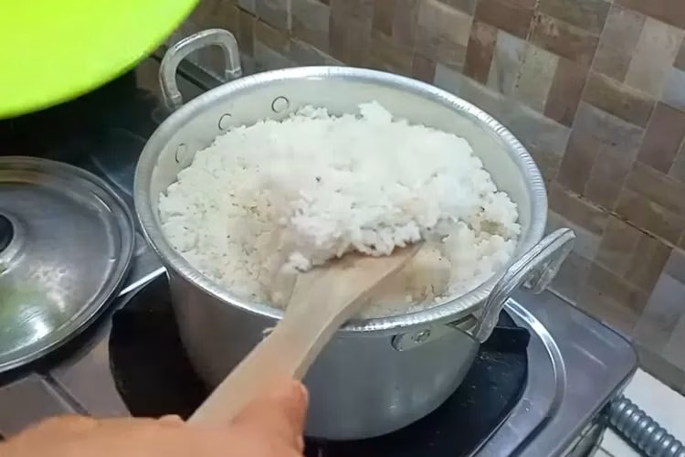 cara masak nasi di kompor