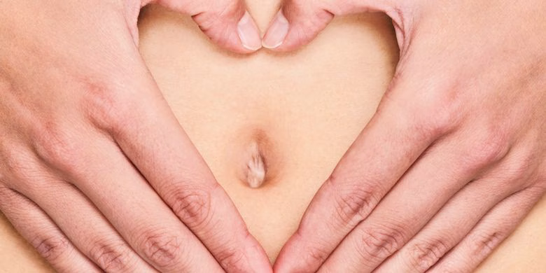 membersihkan pusar saat hamil