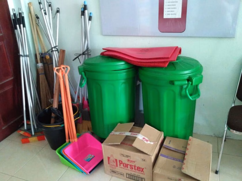 alat kebersihan sekolah
