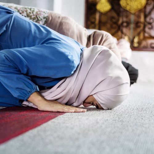 gambar sujud wanita yang benar