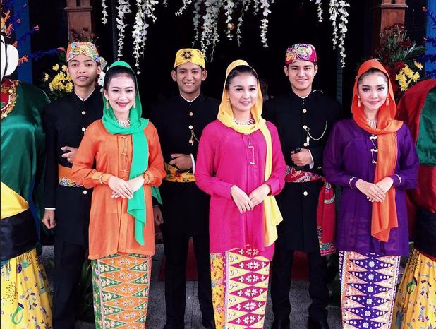 nama baju adat betawi