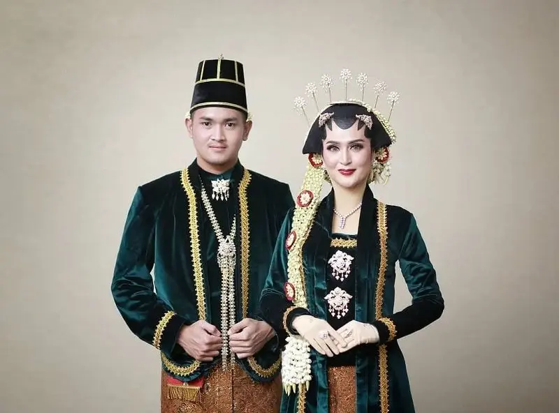 pakaian adat yogyakarta dan penjelasannya