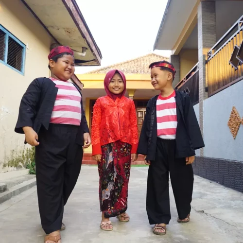 baju adat madura wanita