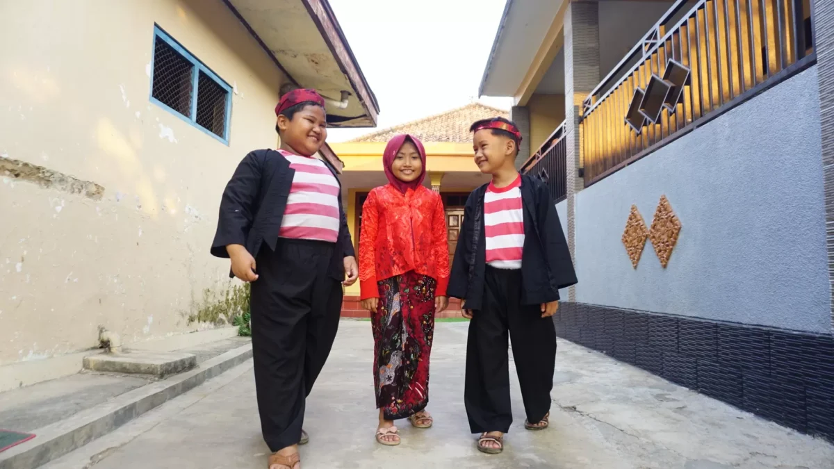 baju adat madura wanita