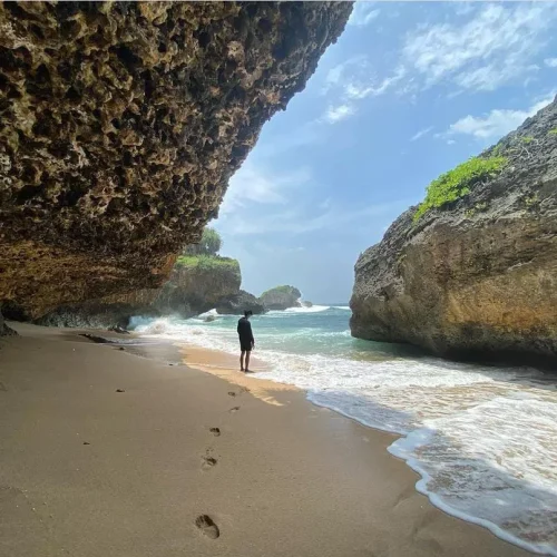 pantai gunung kidul yang sepi