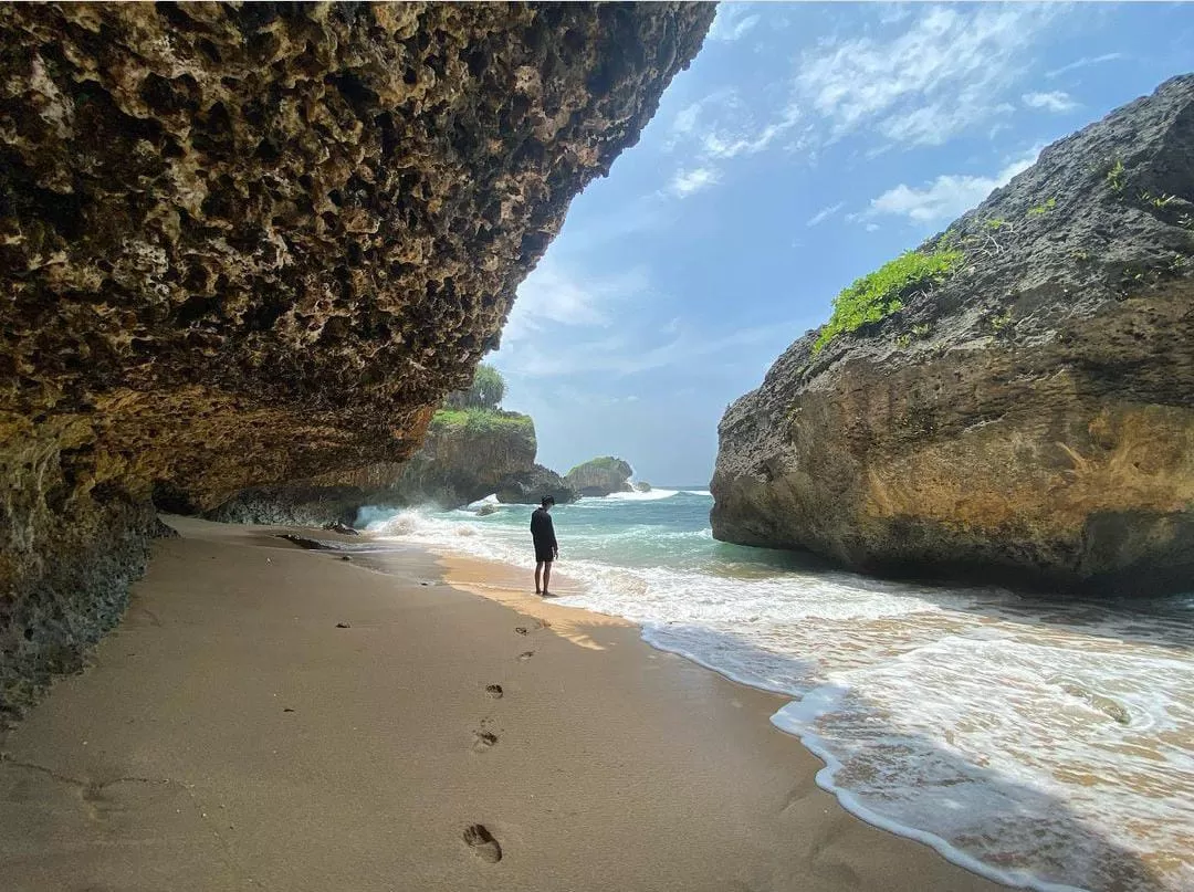 pantai gunung kidul yang sepi