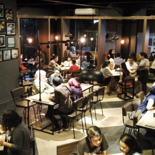 rekomendasi cafe terdekat
