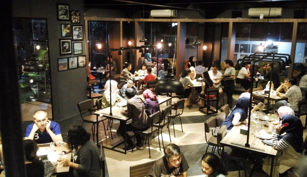 rekomendasi cafe terdekat