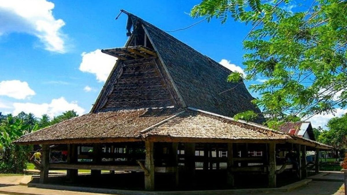 rumah adat maluku adalah