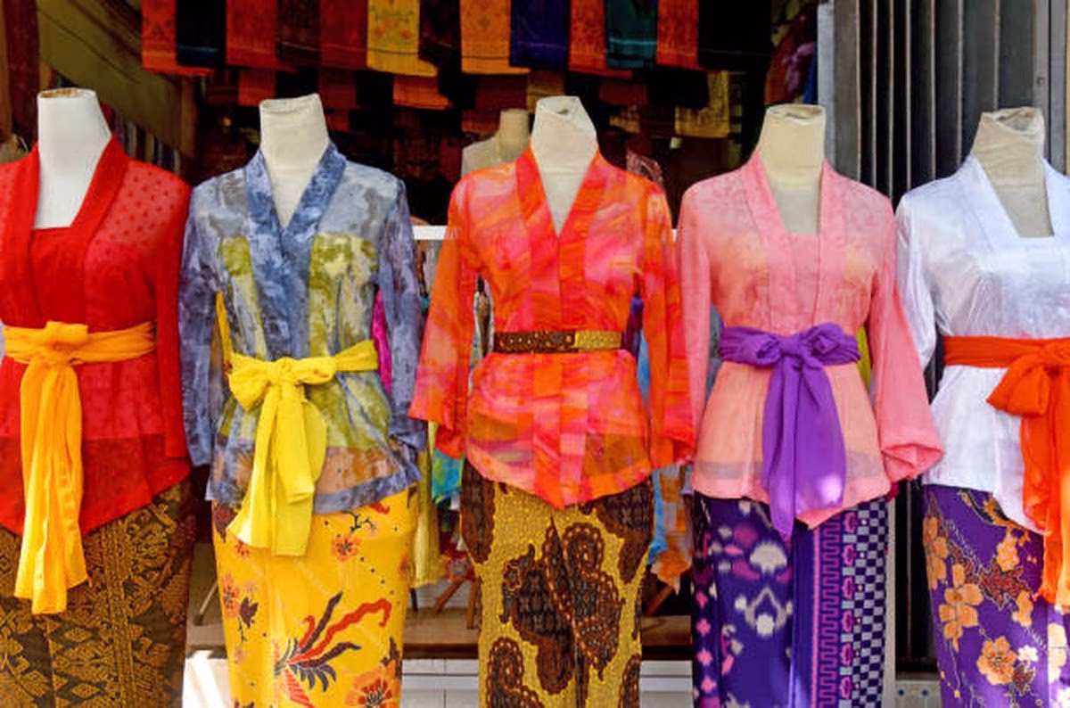 kostum pahlawan wanita