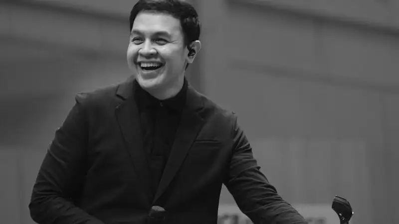 makna lagu monokrom