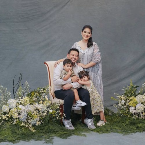 gaya foto keluarga 2 anak