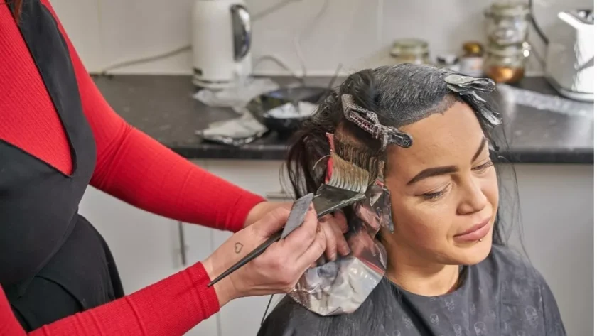 setelah mewarnai rambut apakah boleh keramas pakai shampo