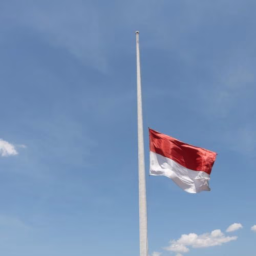 bendera setengah tiang