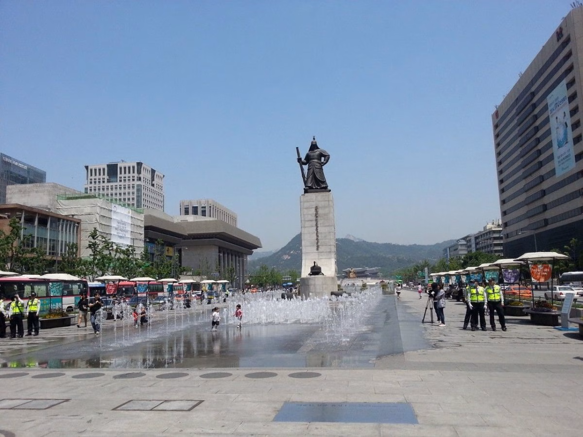 gwanghwamun square